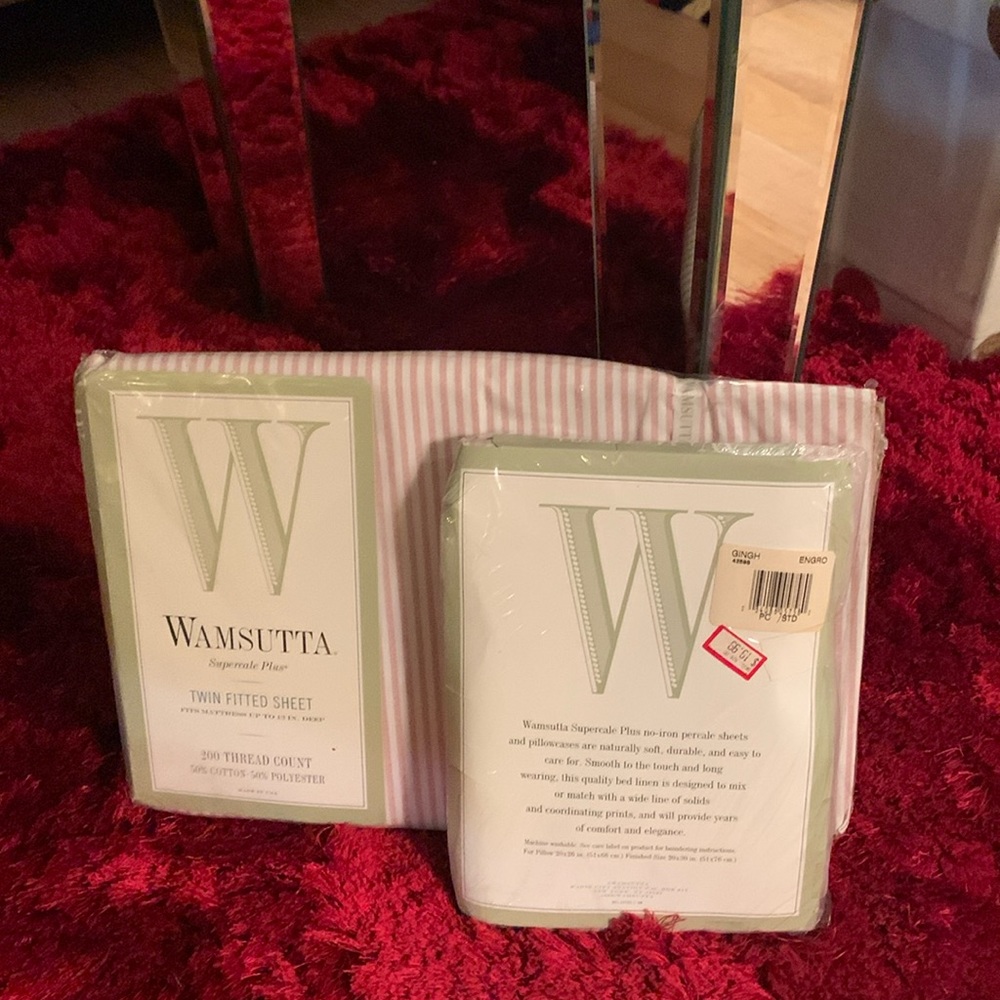 3pc twin set pink and white 200 thread count. Fitted sheet, pair pillowcases